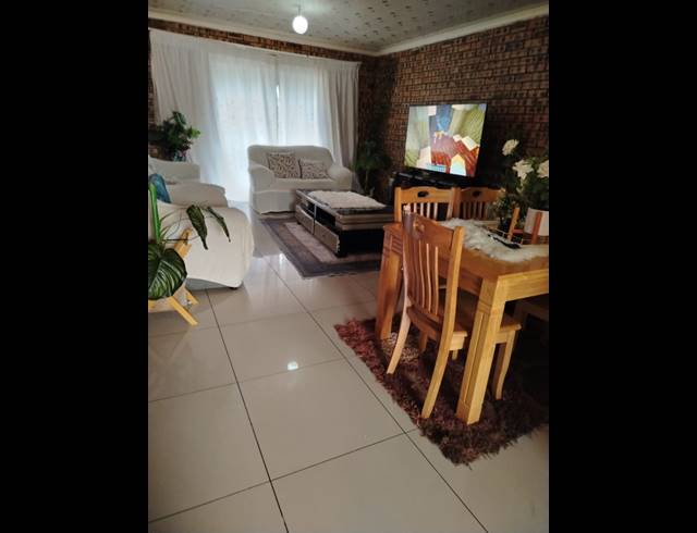 2 BEDROOM APARTMENT FOR SALE IN LENNOXTON